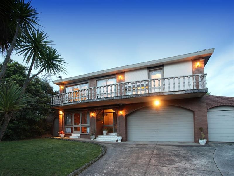 8 Threadbow Crescent, Wheelers Hill VIC 3150