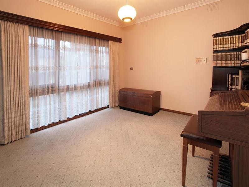 8 Threadbow Crescent, Wheelers Hill VIC 3150