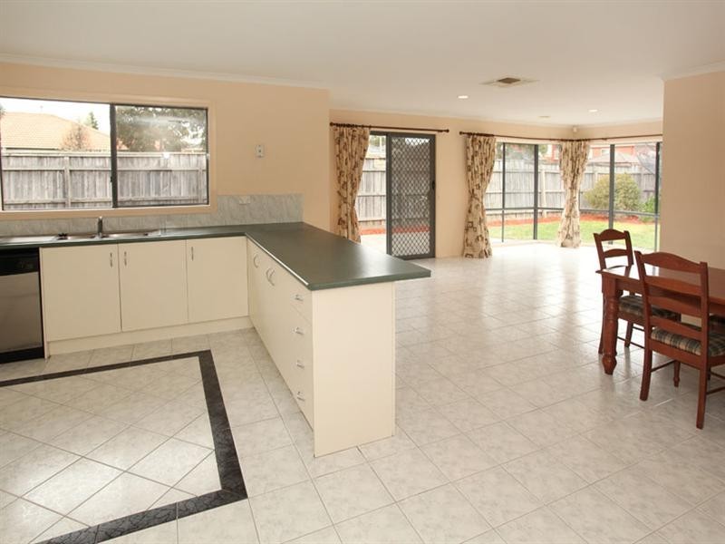 27 Waradgery Drive, Rowville VIC 3178