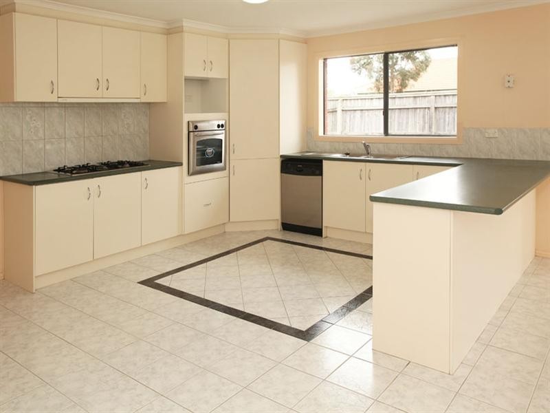 27 Waradgery Drive, Rowville VIC 3178