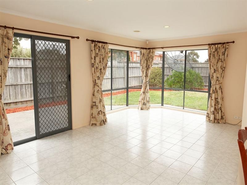 27 Waradgery Drive, Rowville VIC 3178