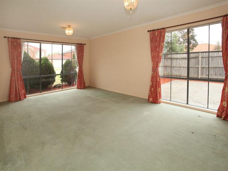 27 Waradgery Drive, Rowville VIC 3178