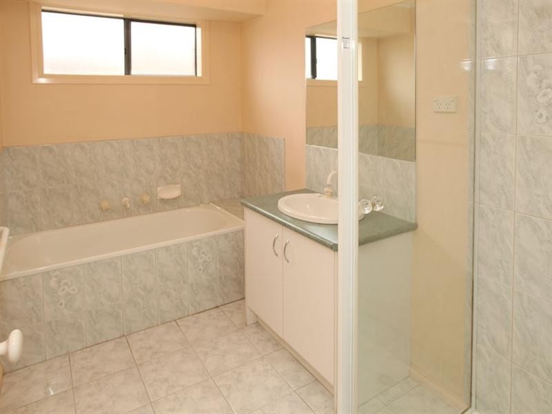 27 Waradgery Drive, Rowville VIC 3178