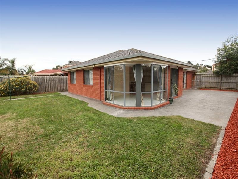 27 Waradgery Drive, Rowville VIC 3178