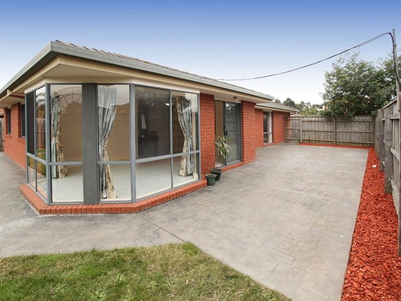 27 Waradgery Drive, Rowville VIC 3178