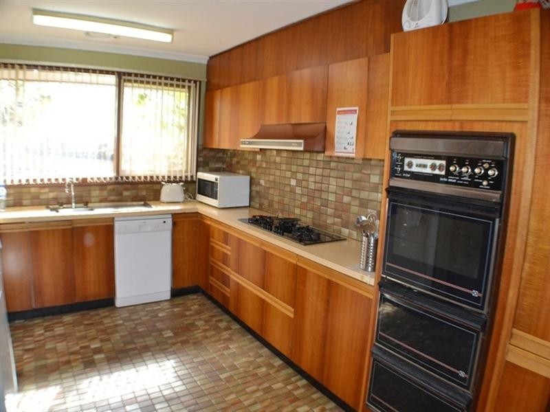 28 Brentwood Drive, Glen Waverley VIC 3150
