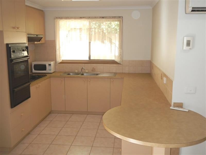 2/2 Leicester Avenue, Glen Waverley VIC 3150