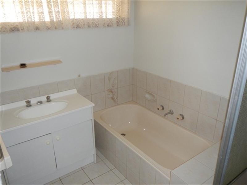 2/2 Leicester Avenue, Glen Waverley VIC 3150