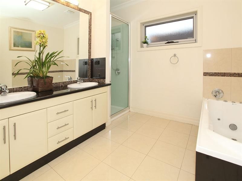 19 Stewart Road, Oakleigh East VIC 3166