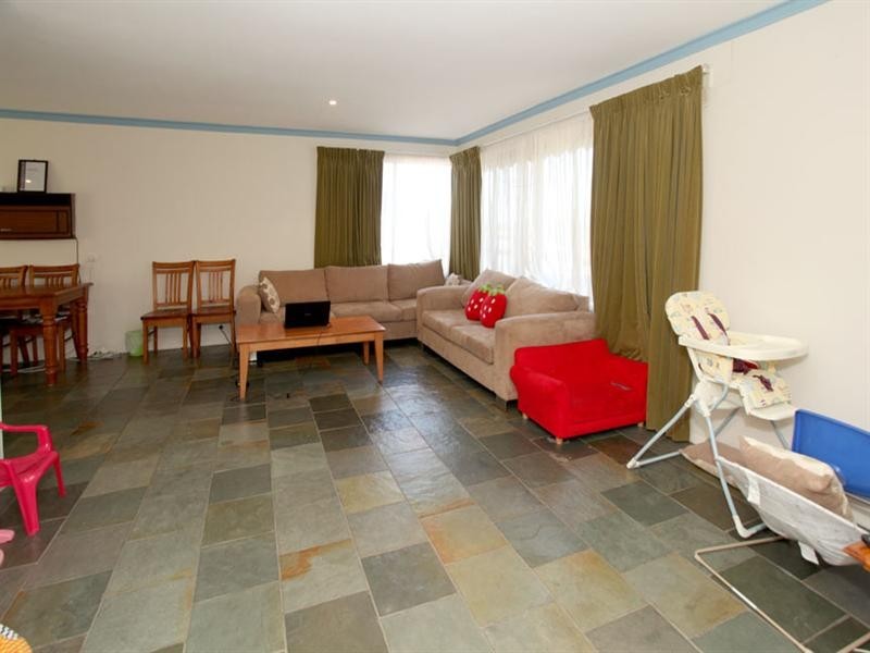 4 Elmwood Crescent, Glen Waverley VIC 3150