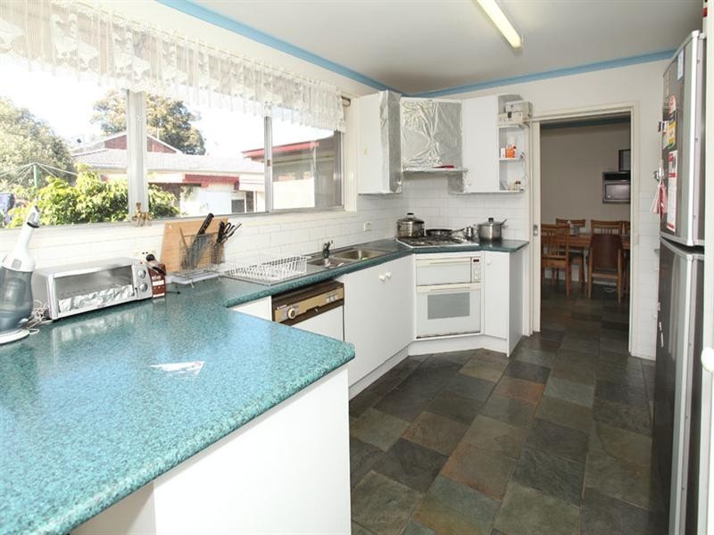 4 Elmwood Crescent, Glen Waverley VIC 3150