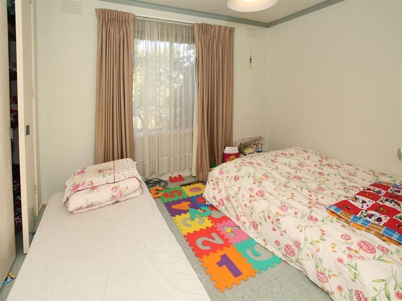 4 Elmwood Crescent, Glen Waverley VIC 3150