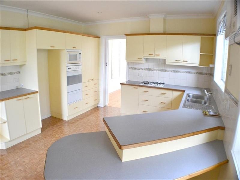 29 Packham Crescent, Glen Waverley VIC 3150