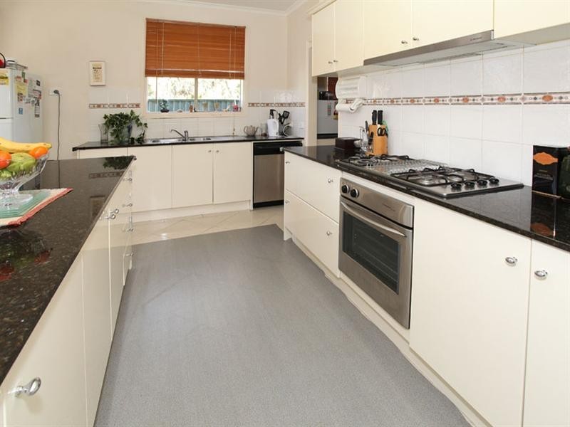 31 Huntingtower Crescent, Mount Waverley VIC 3149