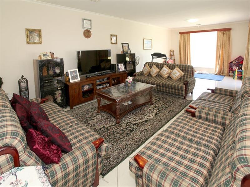 31 Huntingtower Crescent, Mount Waverley VIC 3149