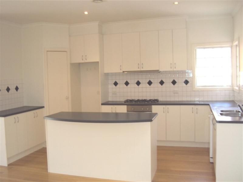 2/52 Medina Road, Glen Waverley VIC 3150