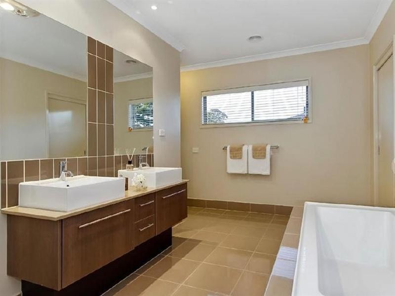 32 Boyanna Road, Glen Waverley VIC 3150