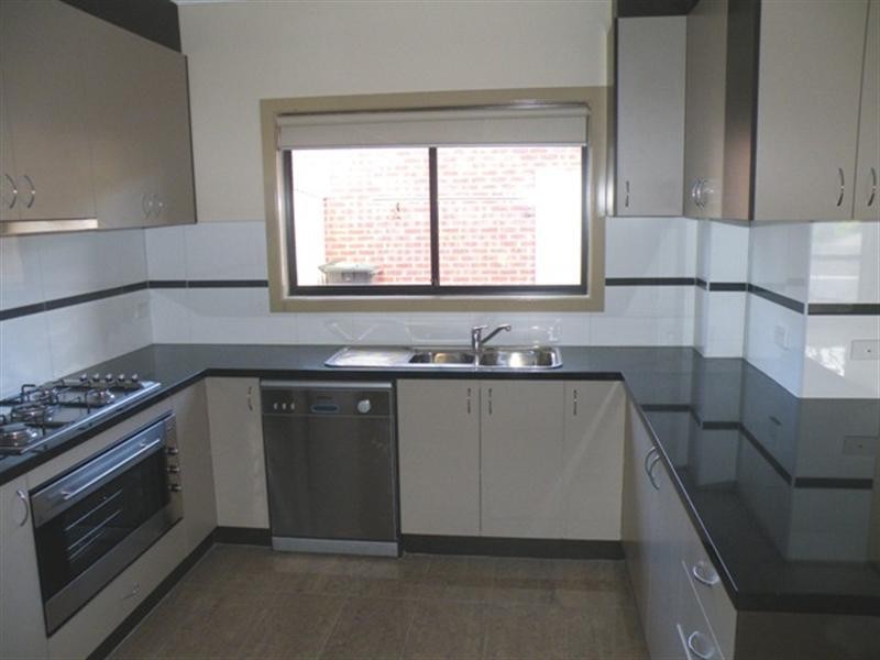 1/3 Sutton Court, Glen Waverley VIC 3150