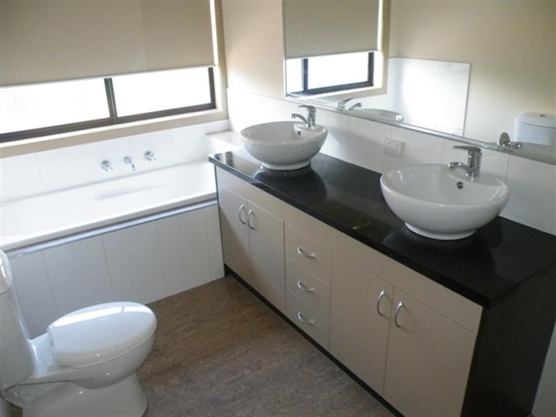 1/3 Sutton Court, Glen Waverley VIC 3150