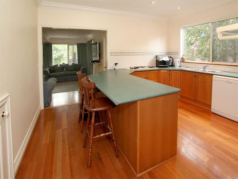 43 Dunscombe Avenue, Glen Waverley VIC 3150
