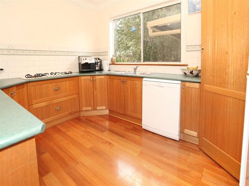 43 Dunscombe Avenue, Glen Waverley VIC 3150