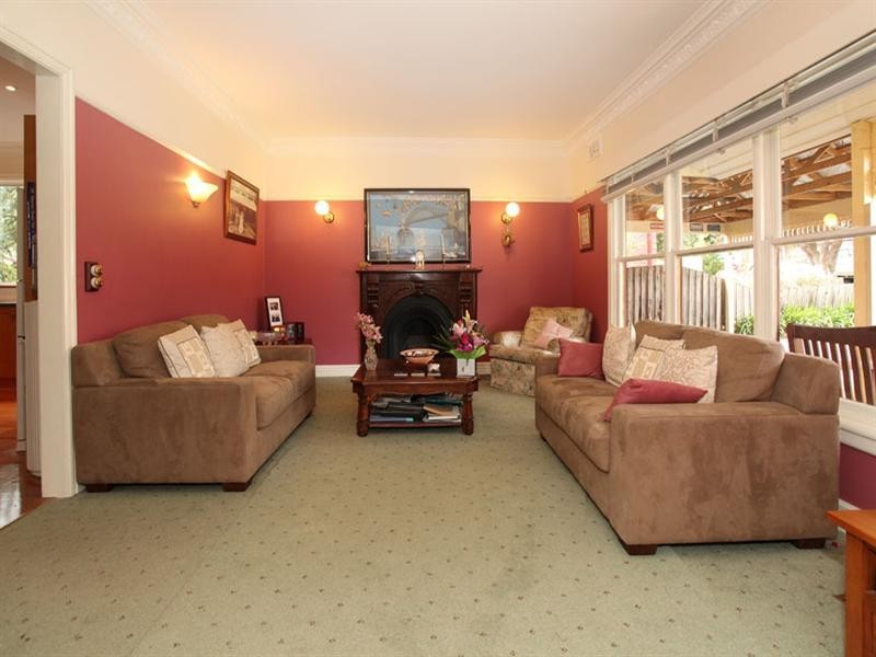 43 Dunscombe Avenue, Glen Waverley VIC 3150