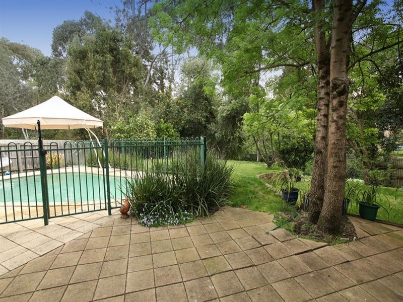 43 Dunscombe Avenue, Glen Waverley VIC 3150
