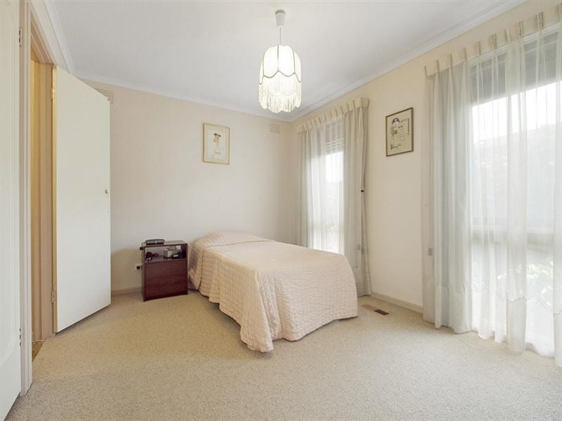 16 Mullens Road, Vermont South VIC 3133