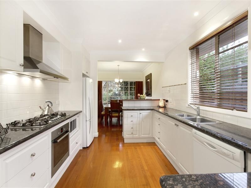 19 Burramine Road, Glen Waverley VIC 3150