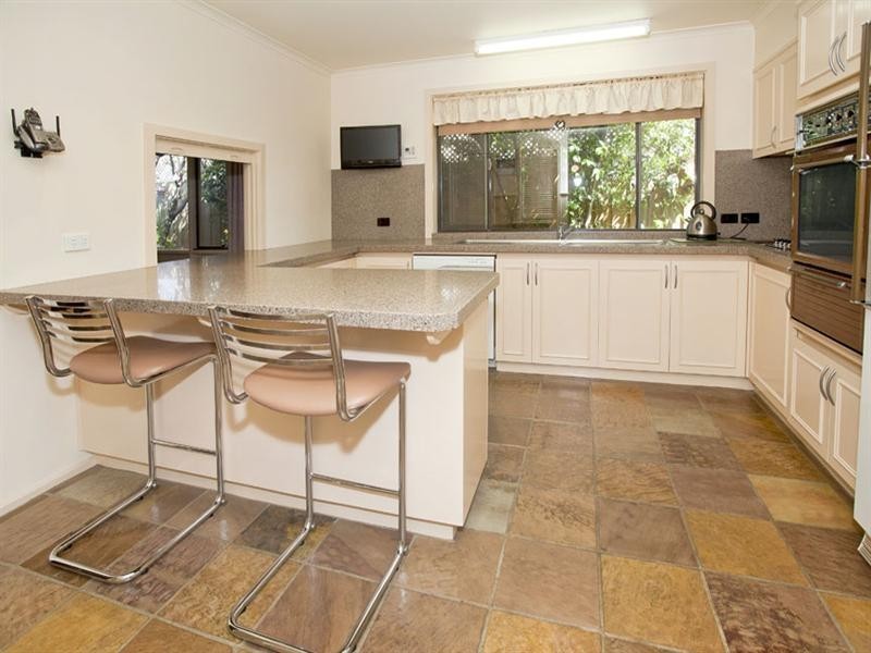 4 Jousting Place, Glen Waverley VIC 3150