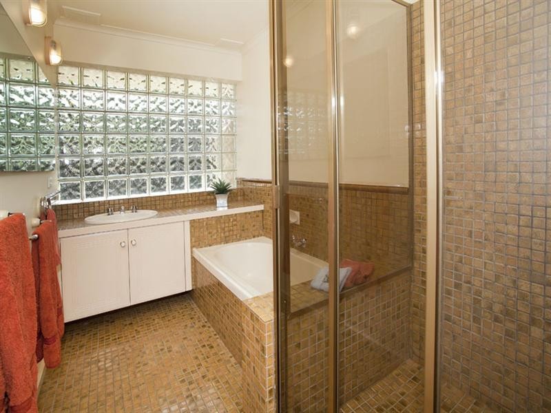 4 Jousting Place, Glen Waverley VIC 3150