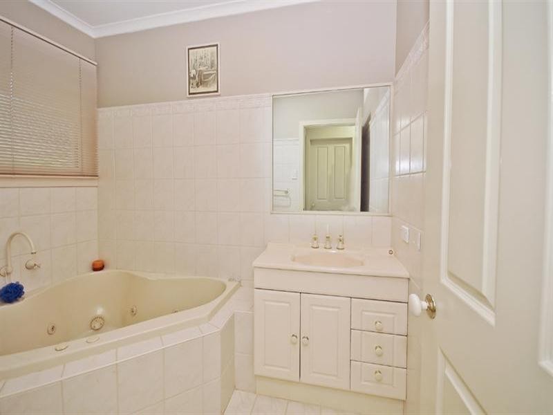 21 Earlwood Drive, Wheelers Hill VIC 3150