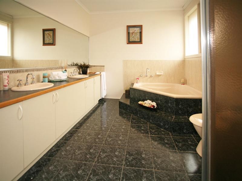 94 Herriotts Boulevard, Glen Waverley VIC 3150