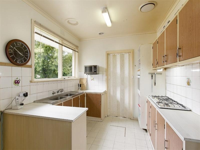 18 Rivett Crescent, Mulgrave VIC 3170