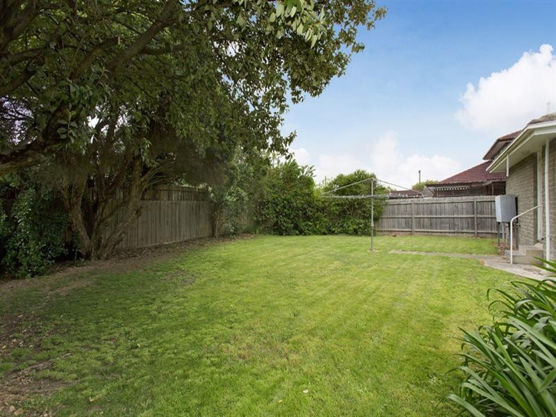 18 Rivett Crescent, Mulgrave VIC 3170