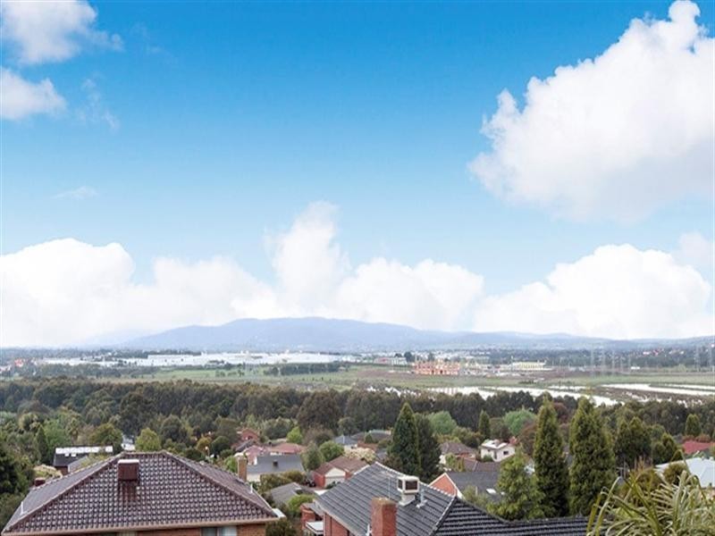 61 Craig Hill Drive, Wheelers Hill VIC 3150