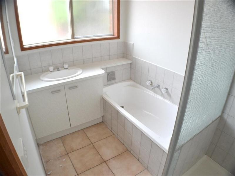 2/3 Roberts Avenue, Mulgrave VIC 3170