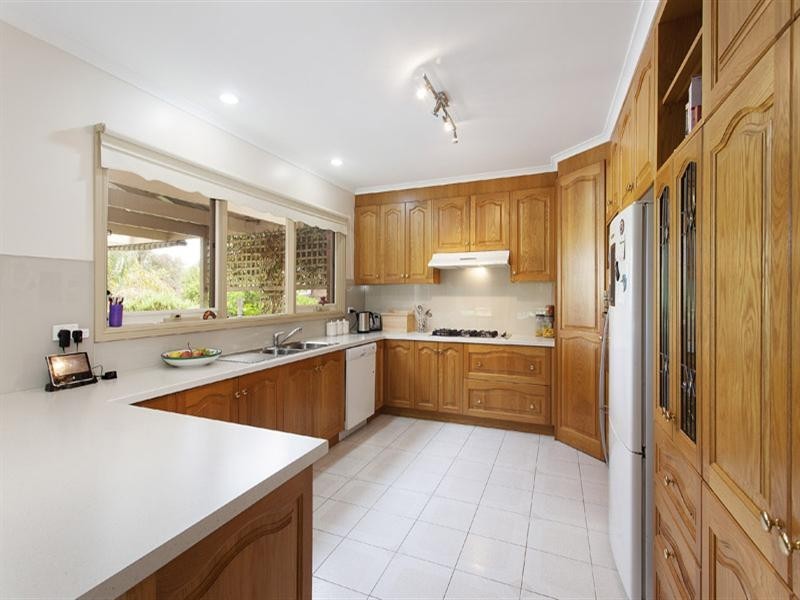 30 Freemantle Drive, Wantirna South VIC 3152