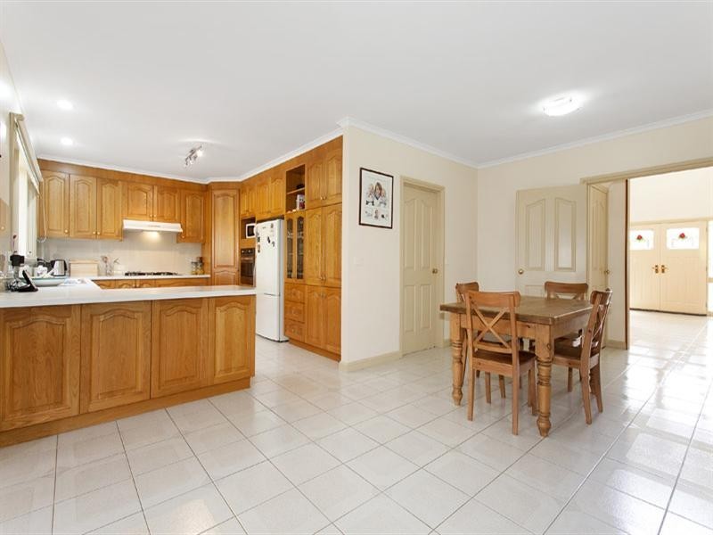 30 Freemantle Drive, Wantirna South VIC 3152