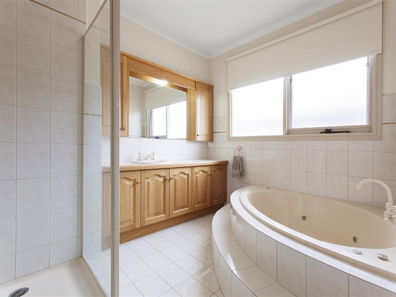 30 Freemantle Drive, Wantirna South VIC 3152