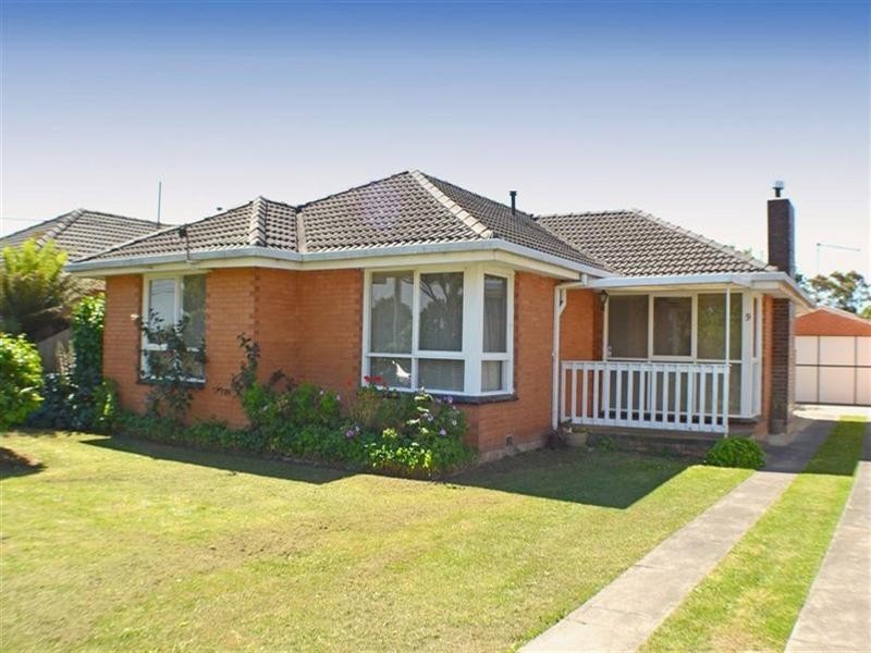 9 Taylor Avenue, Burwood East VIC 3151