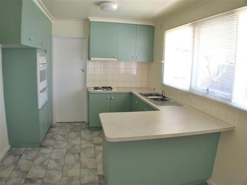 9 Taylor Avenue, Burwood East VIC 3151