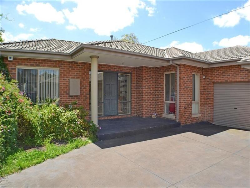 2/11 Garrisson Drive, Glen Waverley VIC 3150