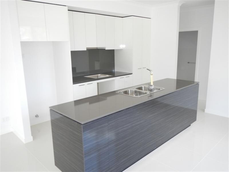 2/13 Westerfield Drive, Notting Hill VIC 3168