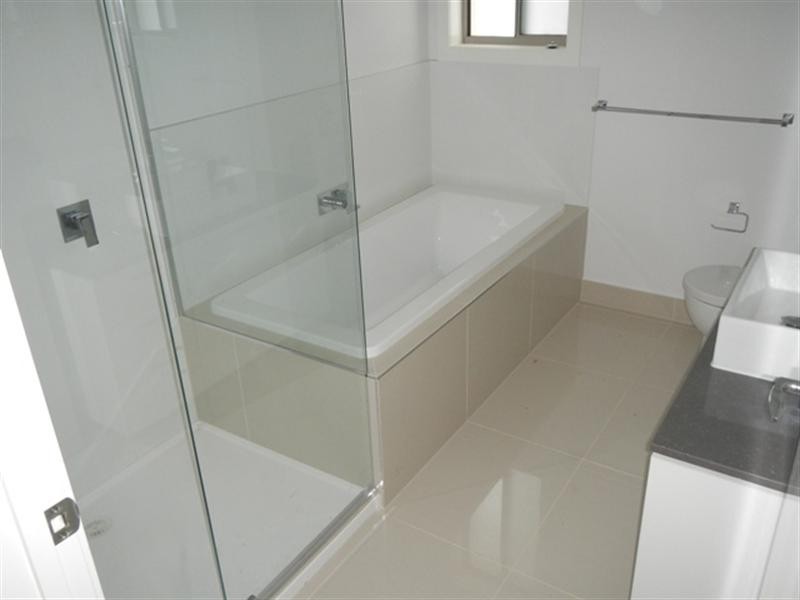 2/13 Westerfield Drive, Notting Hill VIC 3168