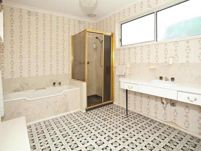 110 King Arthur Drive, Glen Waverley VIC 3150