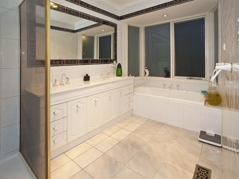 154 Haverbrack Drive, Mulgrave VIC 3170