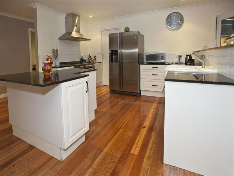 14 Amblecote Crescent, Mulgrave VIC 3170