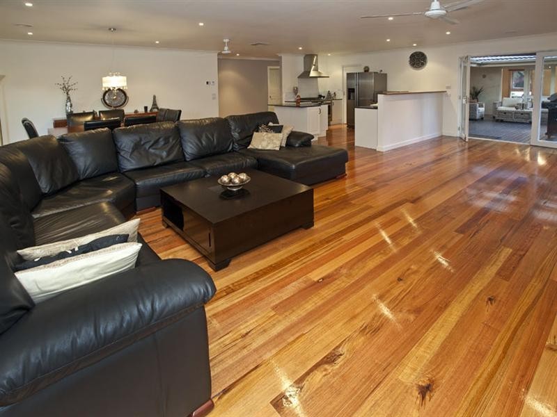 14 Amblecote Crescent, Mulgrave VIC 3170