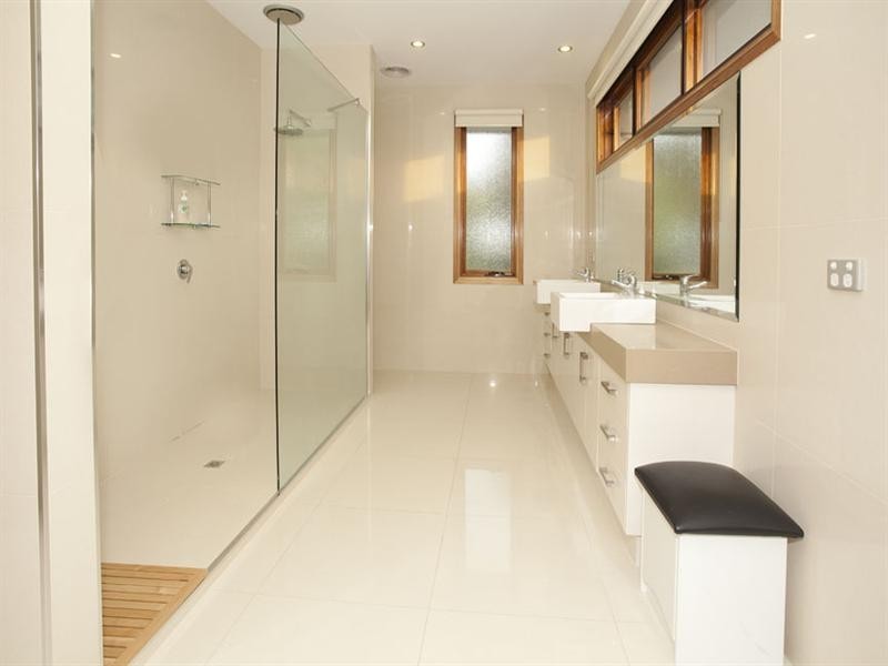 24 Greenways Road, Glen Waverley VIC 3150